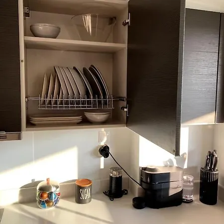 Апартаменты Spacious And Sunkissed 3br & 2 Bathrooms