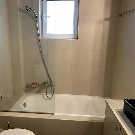 Spacious And Sunkissed 3br & 2 Bathrooms Афины
