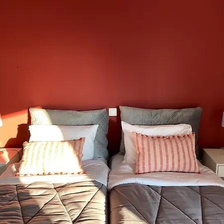 Spacious And Sunkissed 3br & 2 Bathrooms * Афины