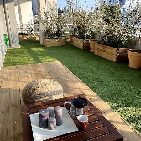 Апартаменты Spacious And Sunkissed 3br & 2 Bathrooms Афины