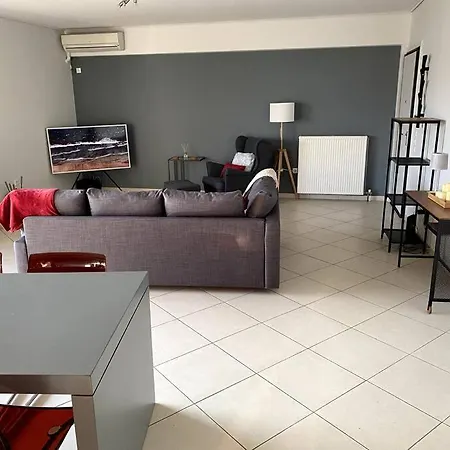 Apartment Spacious And Sunkissed 3br & 2 Bathrooms