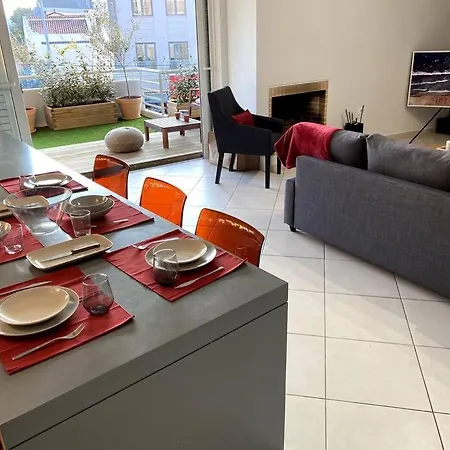 Apartment Spacious And Sunkissed 3br & 2 Bathrooms Athens