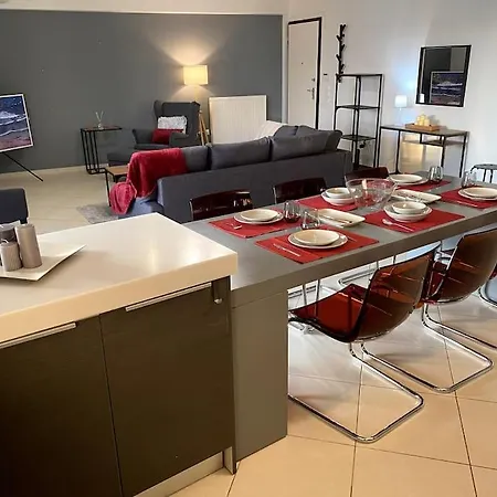 Spacious And Sunkissed 3br & 2 Bathrooms