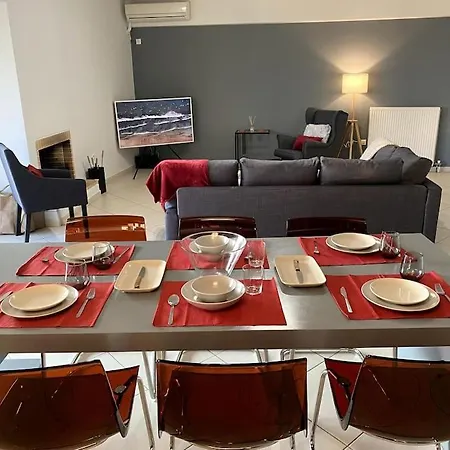 Spacious And Sunkissed 3br & 2 Bathrooms
