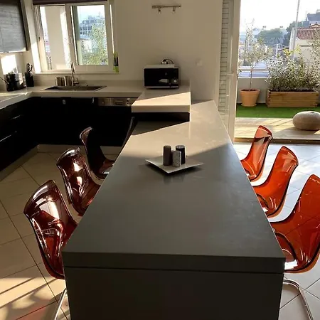Spacious And Sunkissed 3br & 2 Bathrooms